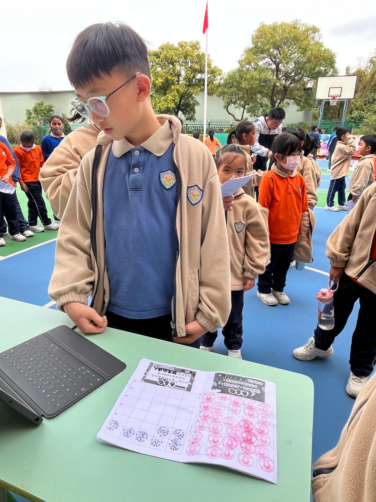 「中文星期二」活動多元且充滿活力，學生可透過電子學習平台進行互動遊戲，亦可參加趣味十足的實作遊戲。